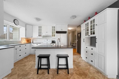 6609 Enevold Drive, Camrose, AB - Indoor Photo Showing Kitchen
