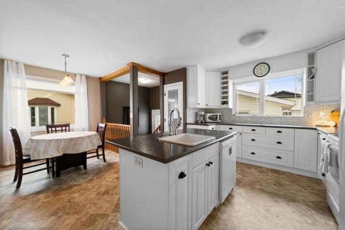 6609 Enevold Drive, Camrose, AB - Indoor Photo Showing Kitchen