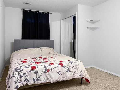 6609 Enevold Drive, Camrose, AB - Indoor Photo Showing Bedroom