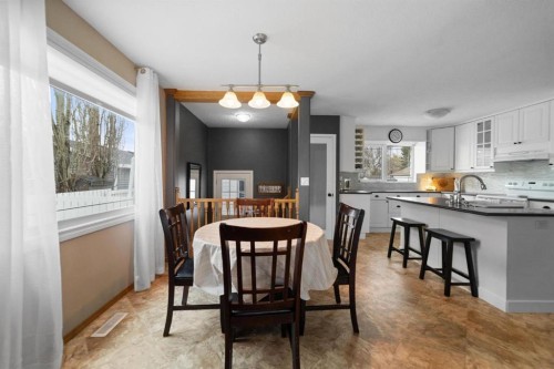 6609 Enevold Drive, Camrose, AB - Indoor Photo Showing Dining Room