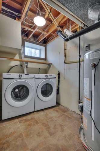 5432 46 Avenue, Lacombe, AB - Indoor Photo Showing Laundry Room