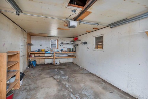5432 46 Avenue, Lacombe, AB - Indoor Photo Showing Garage