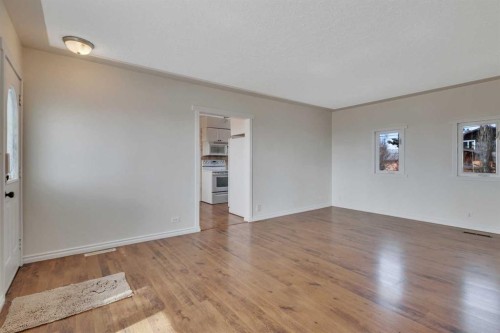 5432 46 Avenue, Lacombe, AB - Indoor Photo Showing Other Room