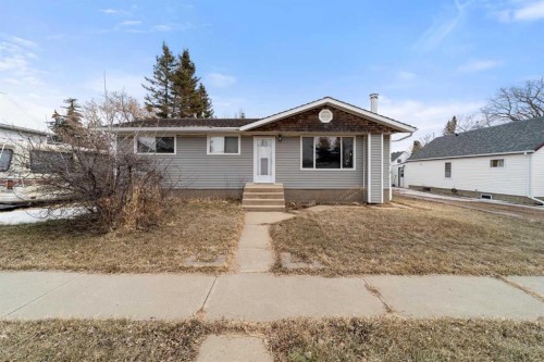 4925 49 Street, Killam, AB - Outdoor