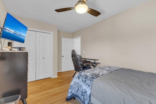 56 Wilkinson Circle, Sylvan Lake, AB - Indoor Photo Showing Bedroom