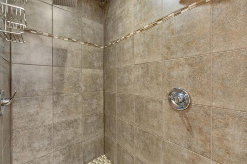 56 Wilkinson Circle, Sylvan Lake, AB - Indoor Photo Showing Bathroom