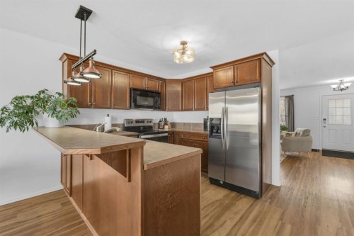 56 Wilkinson Circle, Sylvan Lake, AB - Indoor Photo Showing Kitchen