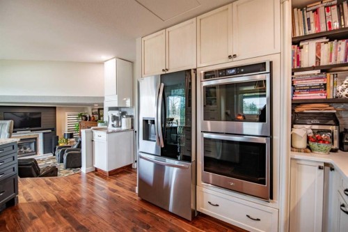 14 Eldridge Crescent, Red Deer, AB - Indoor Photo Showing Kitchen With Stainless Steel Kitchen