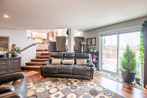 14 Eldridge Crescent, Red Deer, AB - Indoor Photo Showing Living Room