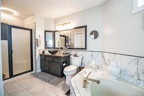 14 Eldridge Crescent, Red Deer, AB - Indoor Photo Showing Bathroom
