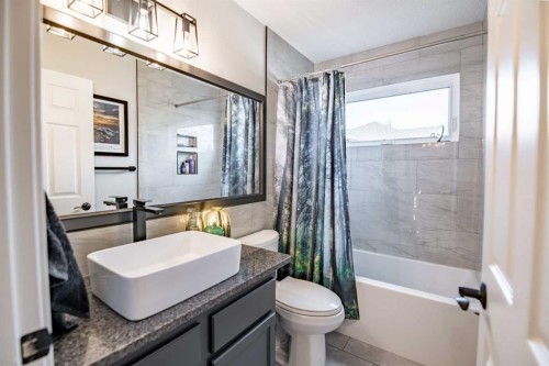 14 Eldridge Crescent, Red Deer, AB - Indoor Photo Showing Bathroom