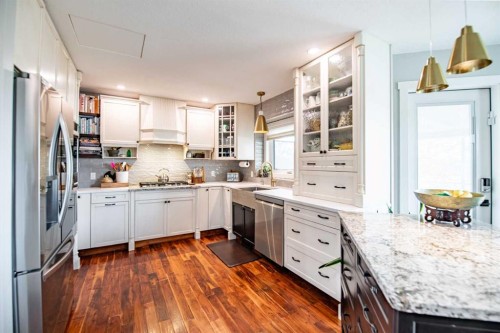 14 Eldridge Crescent, Red Deer, AB - Indoor Photo Showing Kitchen With Stainless Steel Kitchen With Upgraded Kitchen