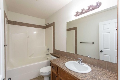 63 Vickers Close, Red Deer, AB - Indoor Photo Showing Bathroom