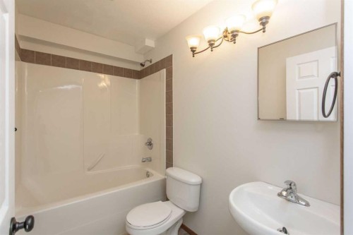 63 Vickers Close, Red Deer, AB - Indoor Photo Showing Bathroom