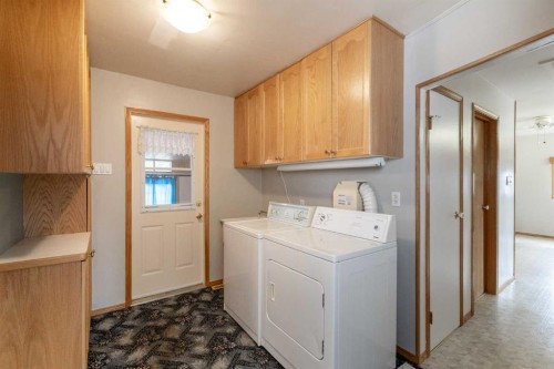 4108 49A Avenue, Innisfail, AB - Indoor Photo Showing Laundry Room