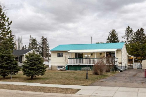 4108 49A Avenue  Innisfail, AB T4G 1J9