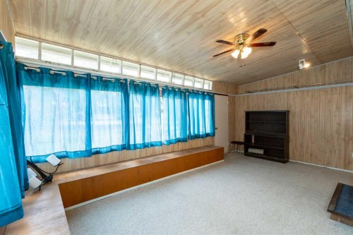 4108 49A Avenue, Innisfail, AB - Indoor