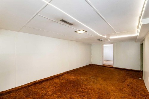 4108 49A Avenue, Innisfail, AB - Indoor Photo Showing Other Room