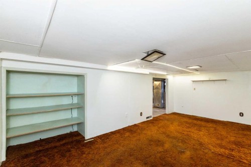 4108 49A Avenue, Innisfail, AB - Indoor Photo Showing Other Room