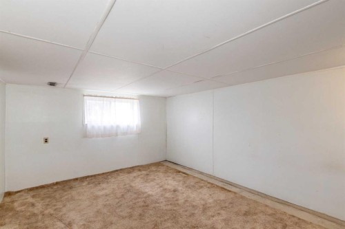 4108 49A Avenue, Innisfail, AB - Indoor Photo Showing Other Room