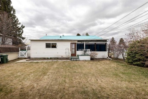4108 49A Avenue, Innisfail, AB - Outdoor