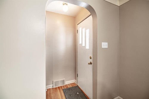 3505 45 Avenue, Red Deer, AB - Indoor Photo Showing Other Room