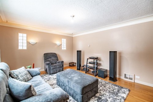 3505 45 Avenue, Red Deer, AB - Indoor Photo Showing Living Room