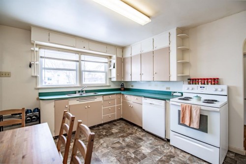 3505 45 Avenue, Red Deer, AB - Indoor Photo Showing Kitchen With Double Sink