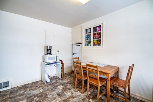 3505 45 Avenue, Red Deer, AB - Indoor Photo Showing Dining Room