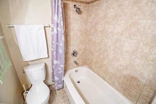 3505 45 Avenue, Red Deer, AB - Indoor Photo Showing Bathroom