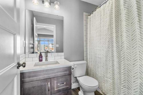 30 Brookstone Drive, Sylvan Lake, AB - Indoor Photo Showing Bathroom