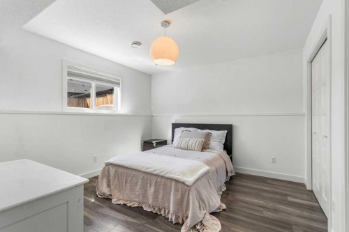 30 Brookstone Drive, Sylvan Lake, AB - Indoor Photo Showing Bedroom