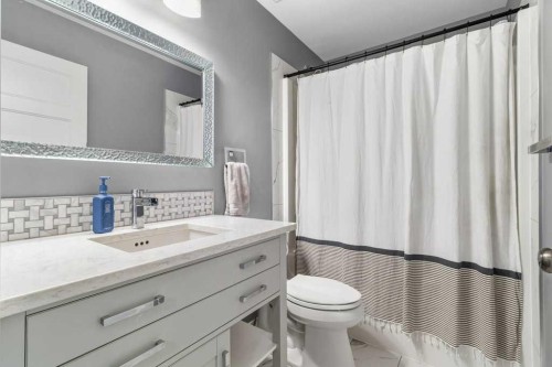 30 Brookstone Drive, Sylvan Lake, AB - Indoor Photo Showing Bathroom