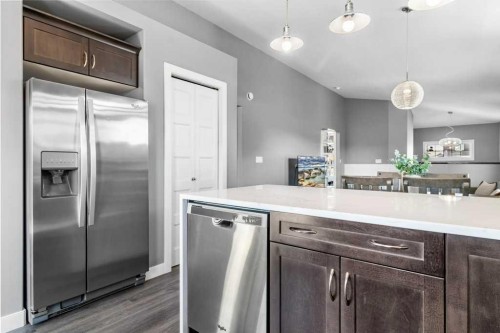 30 Brookstone Drive, Sylvan Lake, AB - Indoor Photo Showing Kitchen