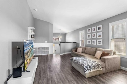 30 Brookstone Drive, Sylvan Lake, AB - Indoor Photo Showing Living Room