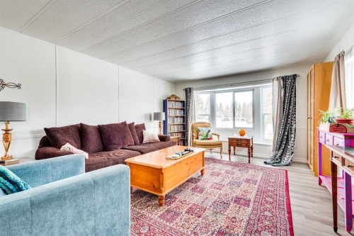 23-501 School, Trochu, AB 