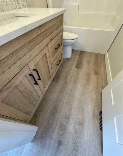 52 Emmett Crescent, Red Deer, AB - Indoor Photo Showing Bathroom