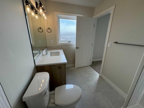 52 Emmett Crescent, Red Deer, AB - Indoor Photo Showing Bathroom