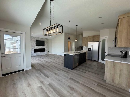 52 Emmett Crescent, Red Deer, AB - Indoor Photo Showing Kitchen