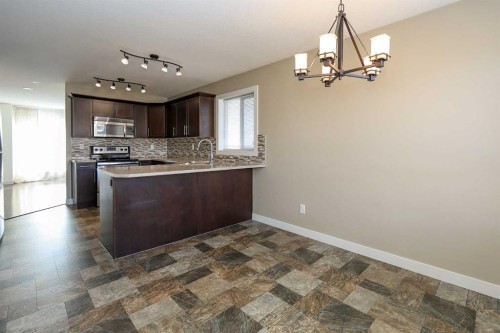 85 Cedar Crescent, Blackfalds, AB - Indoor Photo Showing Kitchen
