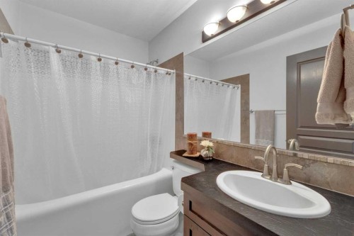 132 Ingle Close, Red Deer, AB - Indoor Photo Showing Bathroom