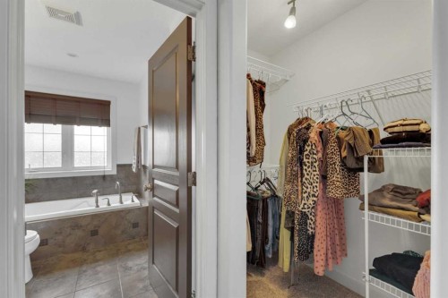 132 Ingle Close, Red Deer, AB - Indoor Photo Showing Bathroom