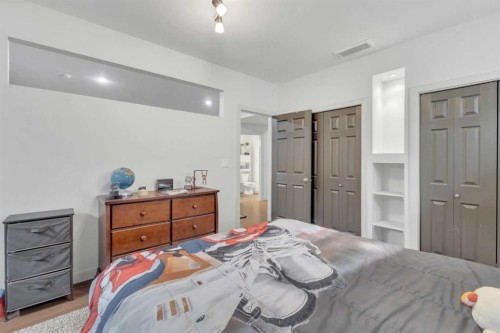 132 Ingle Close, Red Deer, AB - Indoor Photo Showing Bedroom