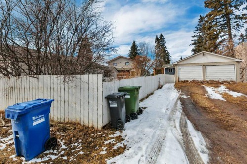 6749 59 Avenue, Red Deer, AB - Outdoor