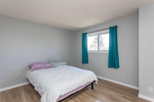 11 Erickson Drive, Red Deer, AB - Indoor Photo Showing Bedroom