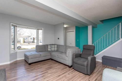 11 Erickson Drive, Red Deer, AB - Indoor Photo Showing Living Room