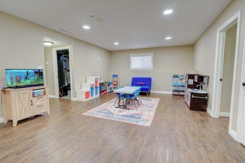 82 Harvest Close, Penhold, AB - Indoor