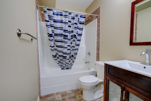 82 Harvest Close, Penhold, AB - Indoor Photo Showing Bathroom