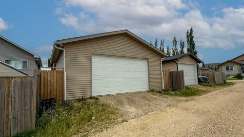 82 Harvest Close, Penhold, AB - Outdoor With Exterior