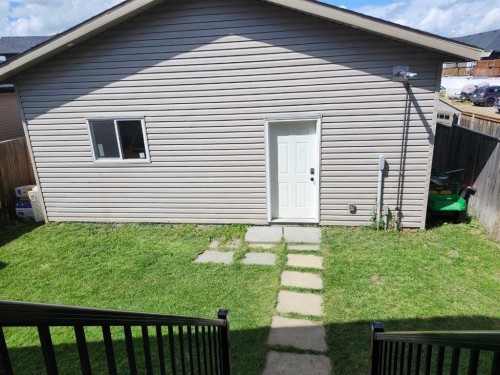 82 Harvest Close, Penhold, AB - Outdoor With Exterior